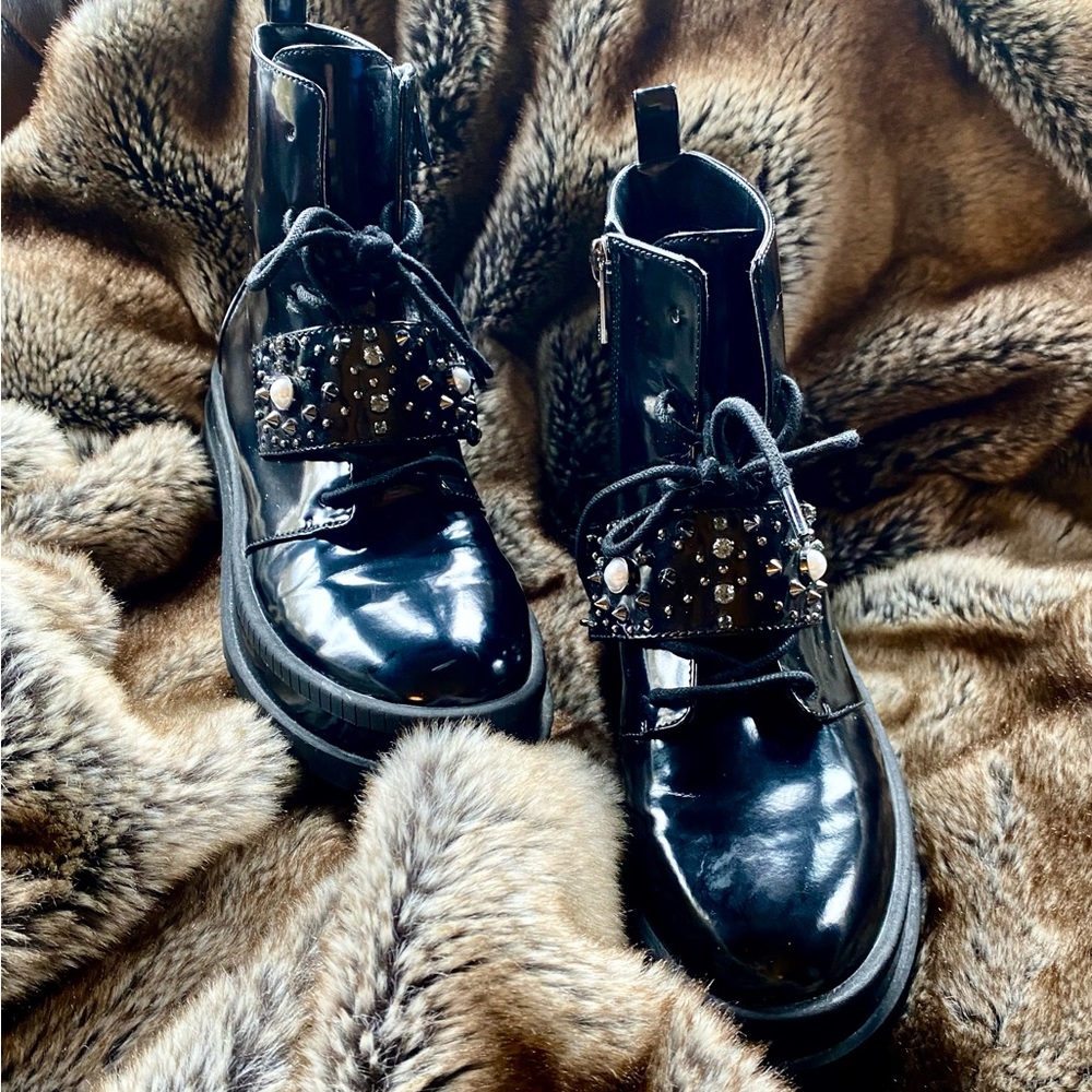 STRIKING COMBAT BOOTS